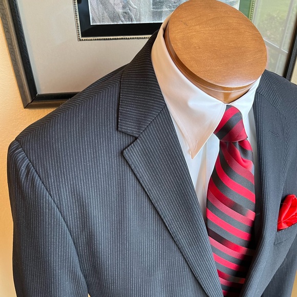 Banana Republic Dark Gray Wool 2 Pc Pinstripe Suit Size 42R Slacks W35” L34” - Picture 7 of 16